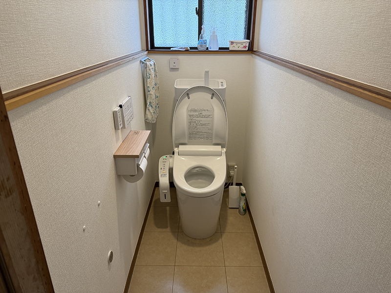 お風呂の浴槽の点検中